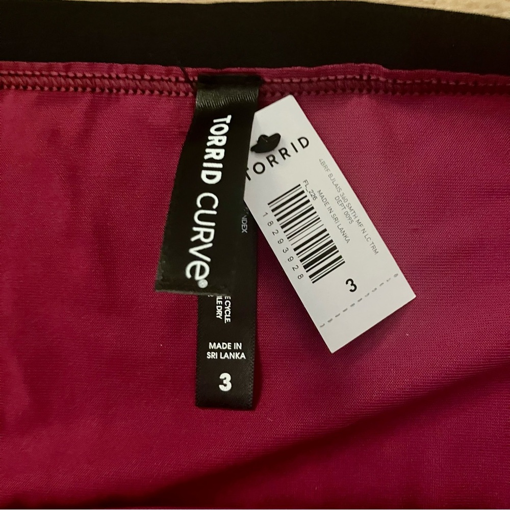 NWT Torrid Size 3 360 Smoothing Panty Mid-Rise Brief Lace Pieced Panty Magenta - Picture 4 of 4